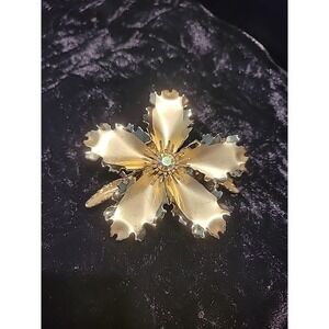 Vintage Womens Brooch Pin Ruffled Flower Jewelry Costume